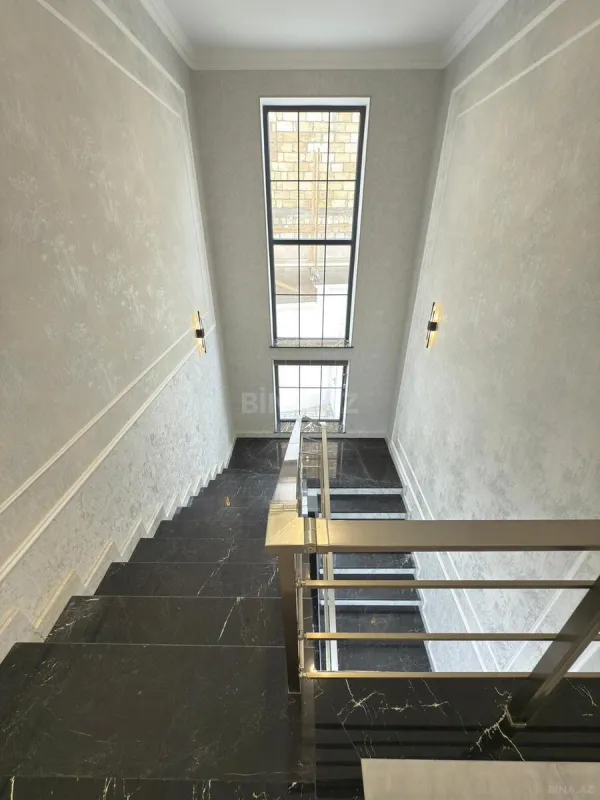 Satılır 4 otaqlı həyət evi 270 m²