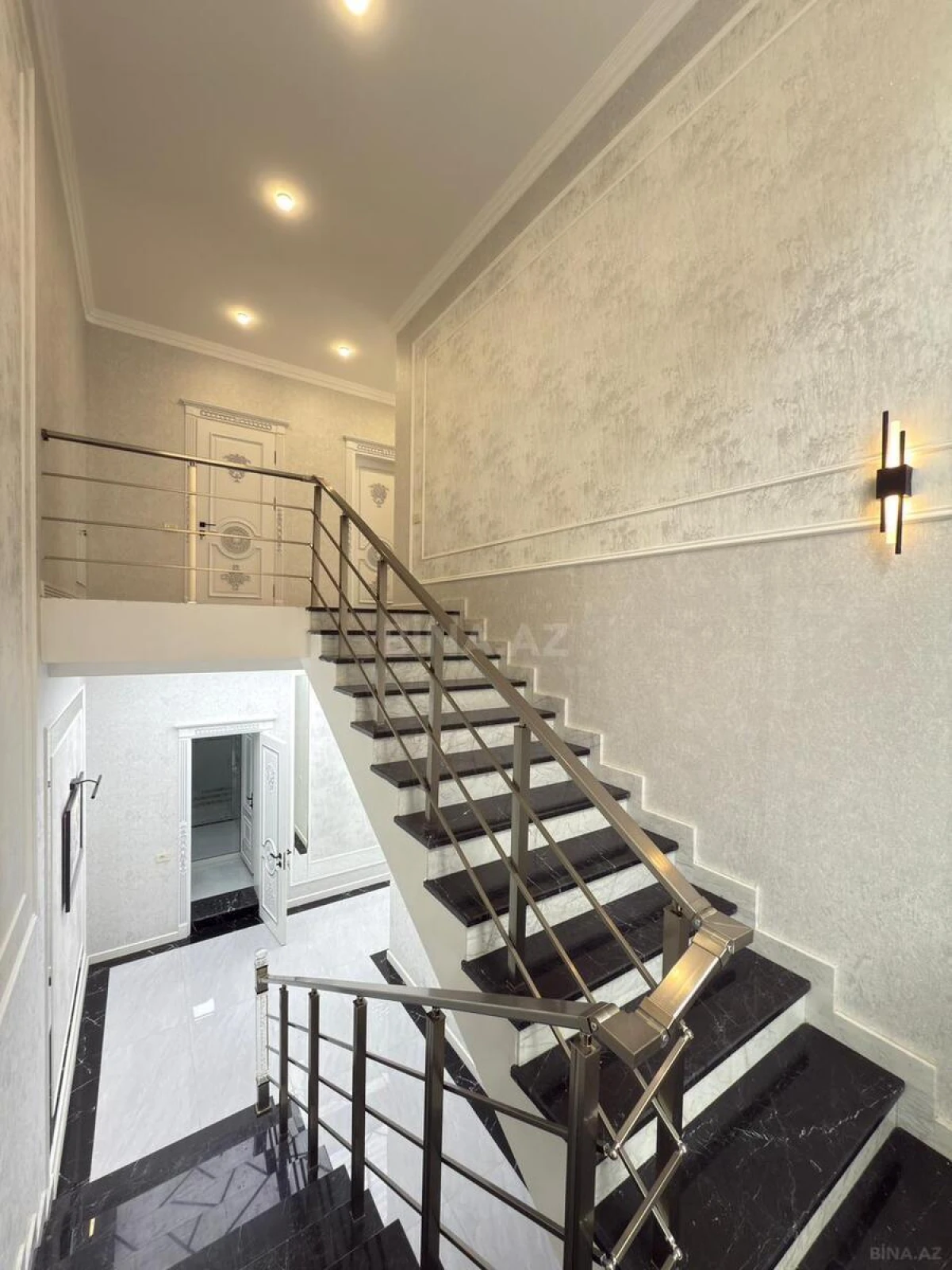 Satılır 4 otaqlı həyət evi 270 m²