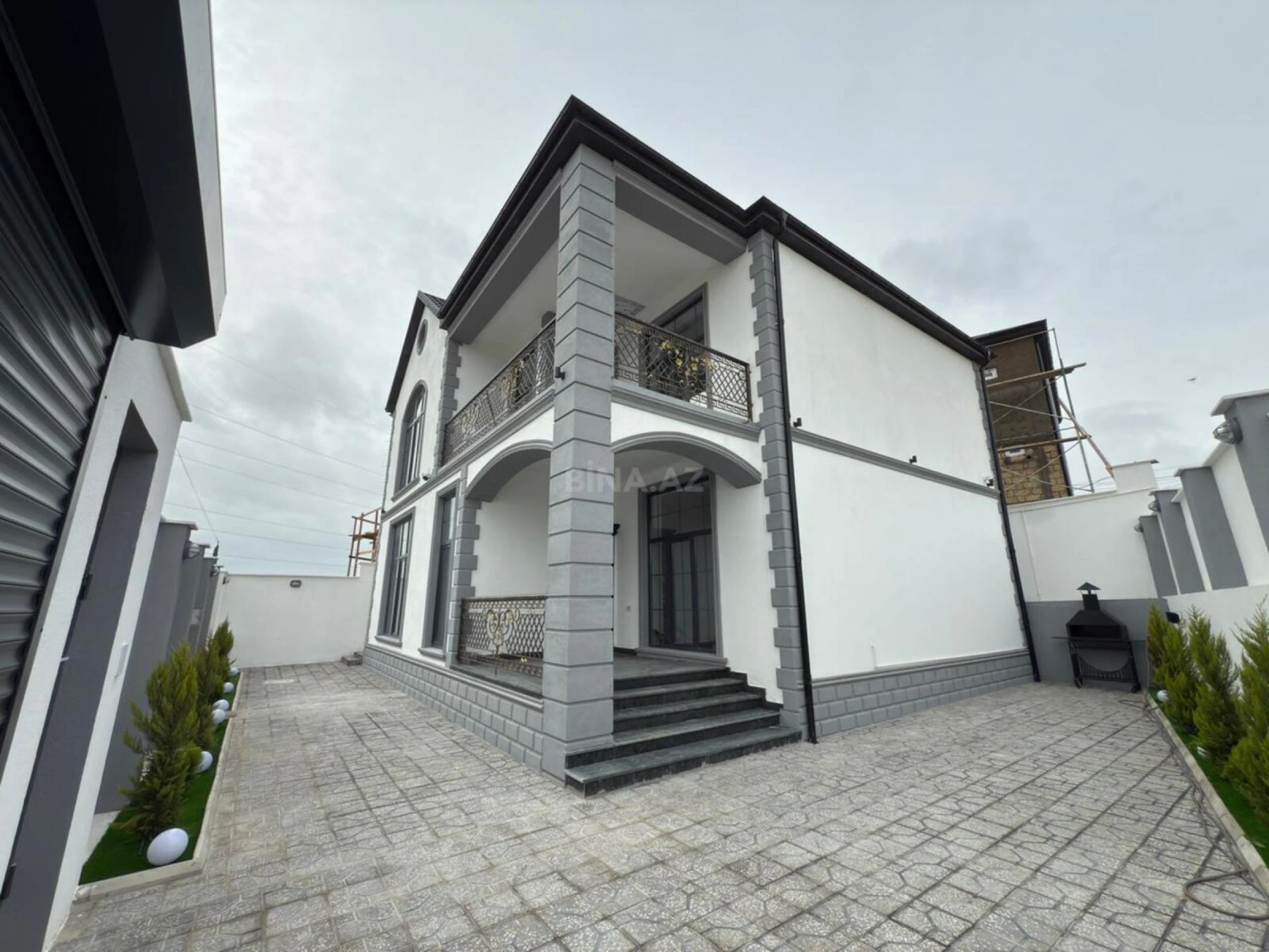Satılır 4 otaqlı həyət evi 270 m²