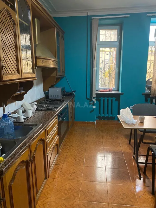 Kirayə verilir 10 otaqlı ofis 800 m²