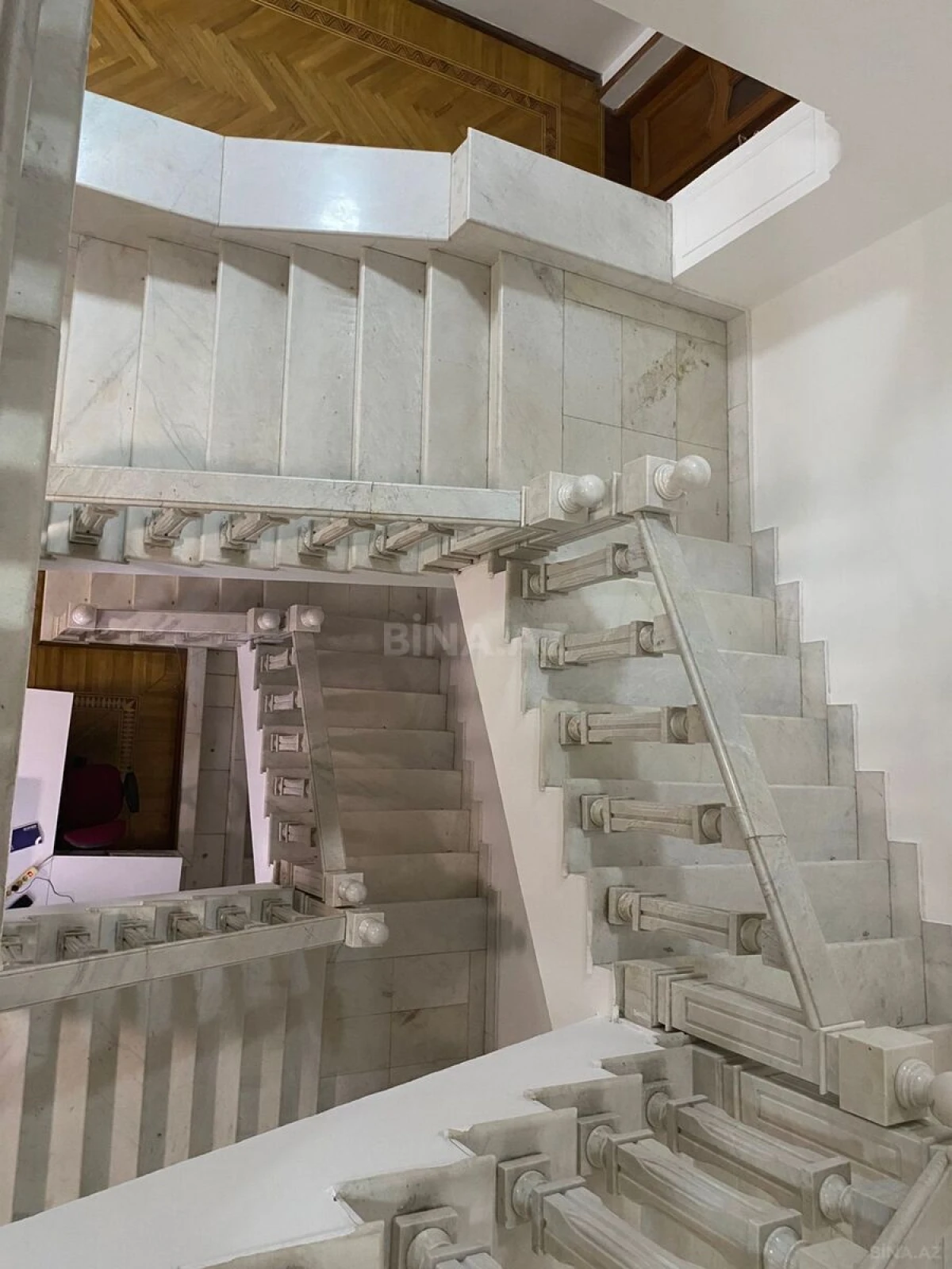 Kirayə verilir 10 otaqlı ofis 800 m²