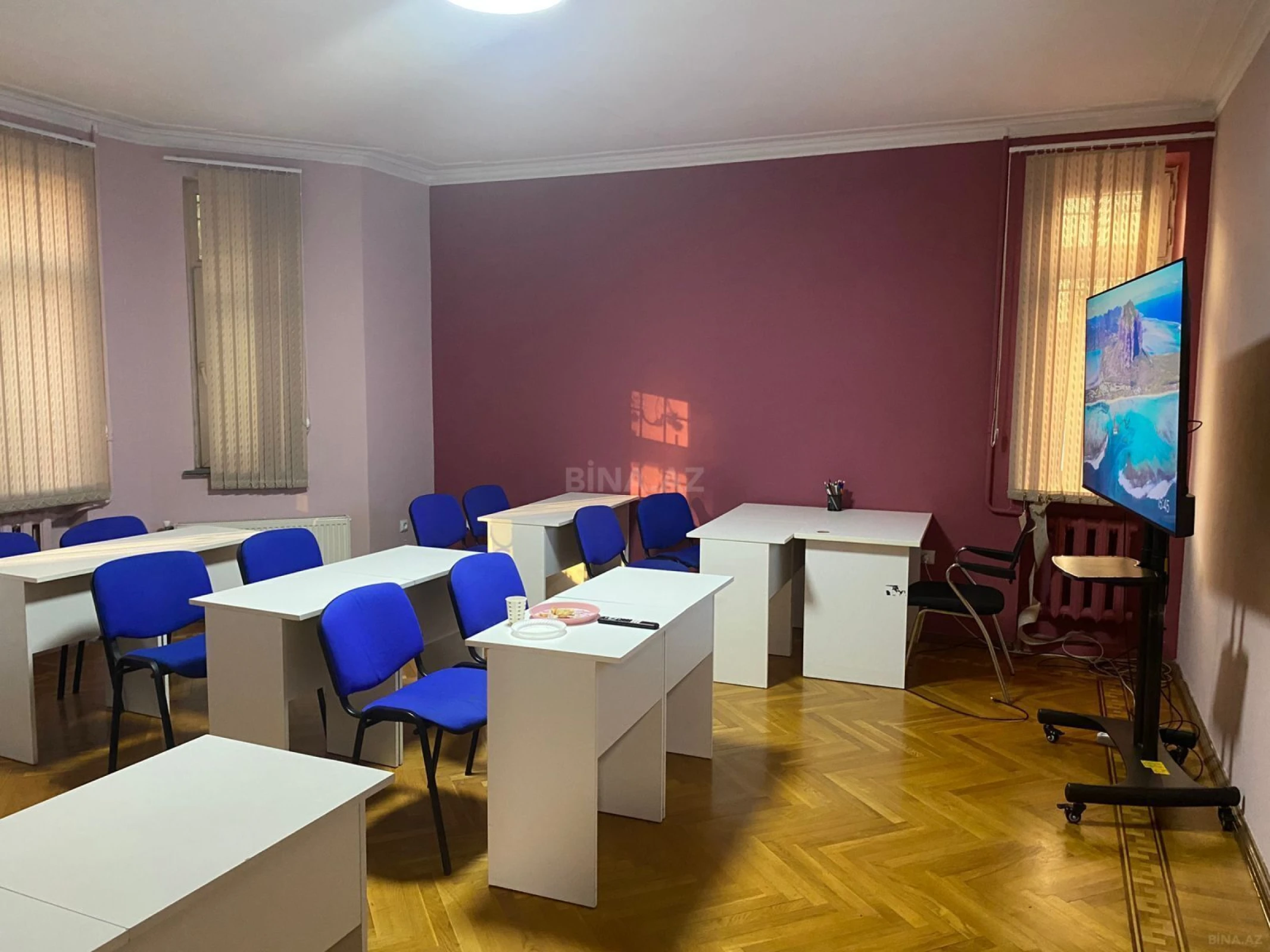 Kirayə verilir 10 otaqlı ofis 800 m²