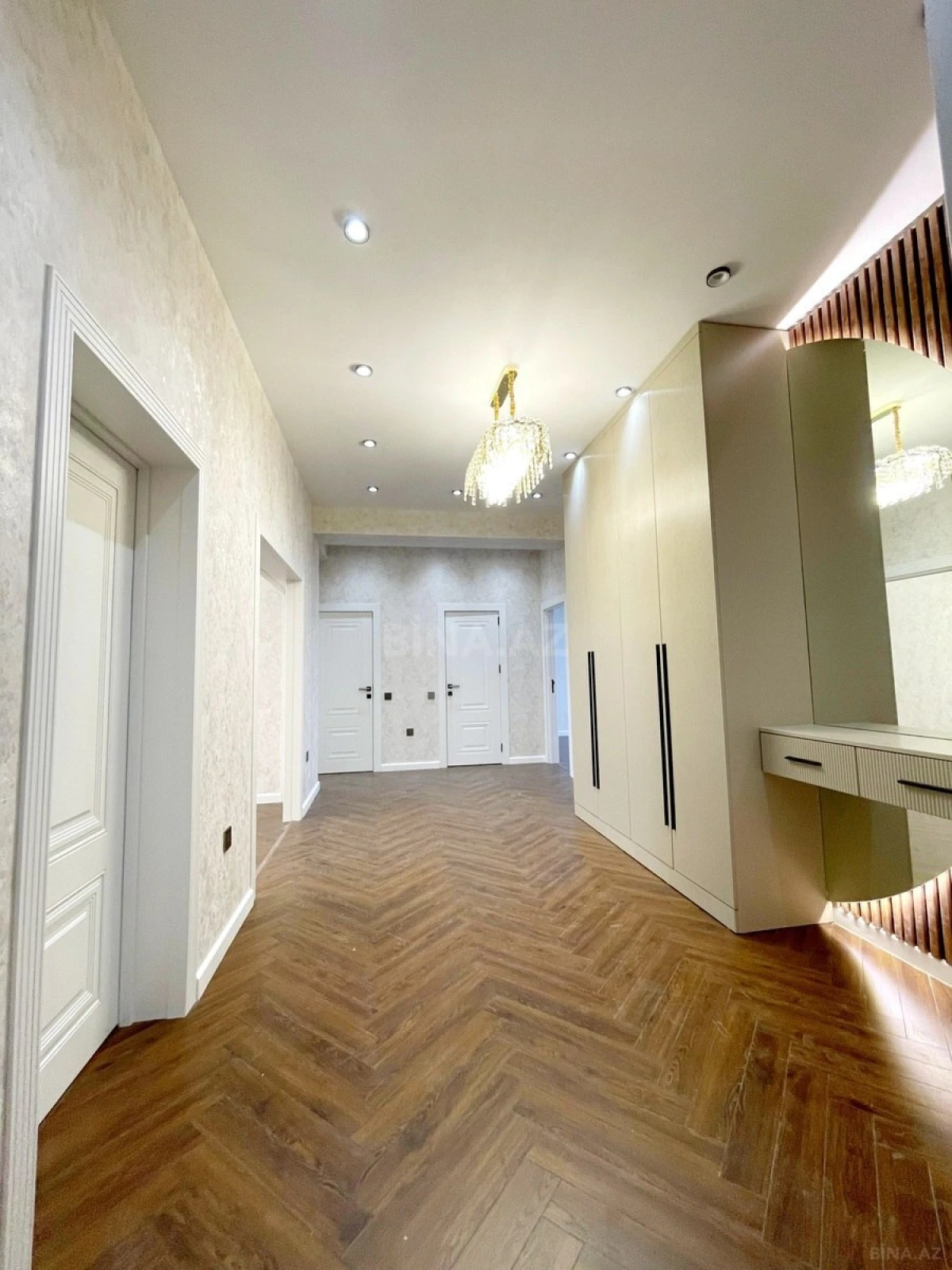 Satılır 3 otaqlı mənzil 140 m²