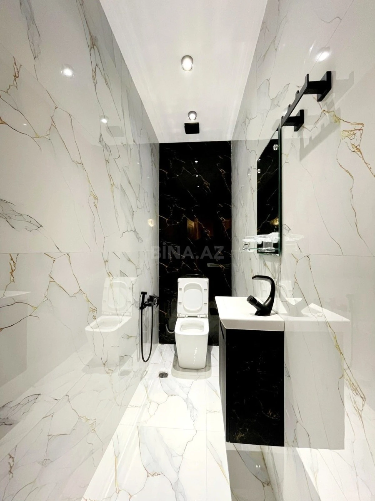 Satılır 3 otaqlı mənzil 140 m²