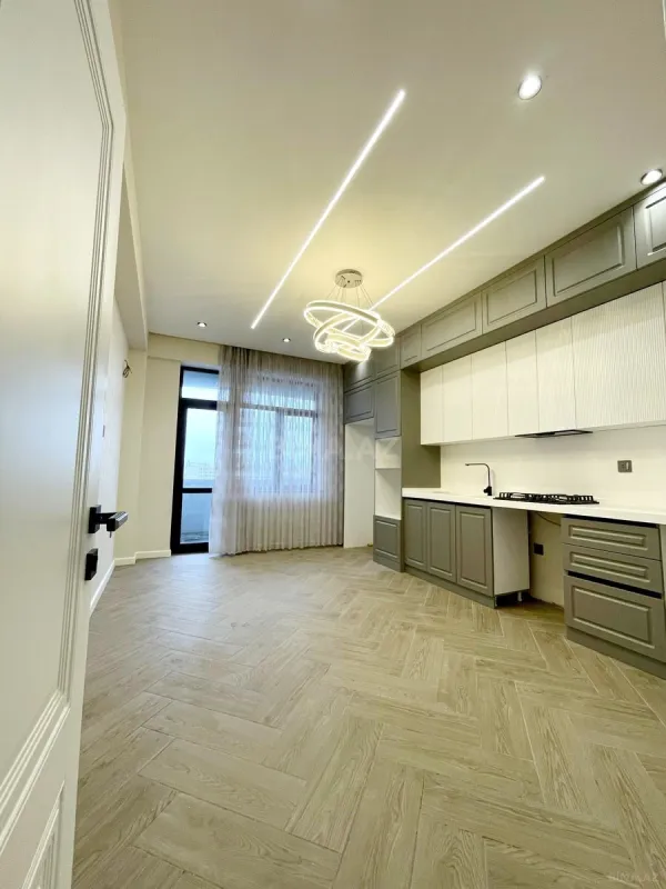 Satılır 3 otaqlı mənzil 140 m²