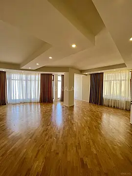 Satılır 6 otaqlı həyət evi 520 m²