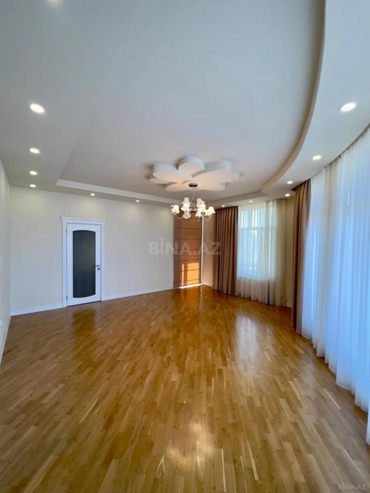 Satılır 6 otaqlı həyət evi 520 m²