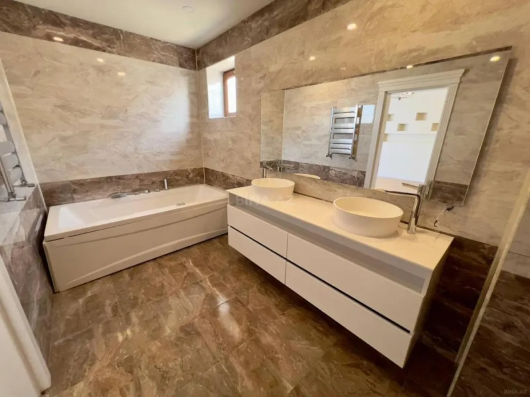 Satılır 6 otaqlı həyət evi 520 m²