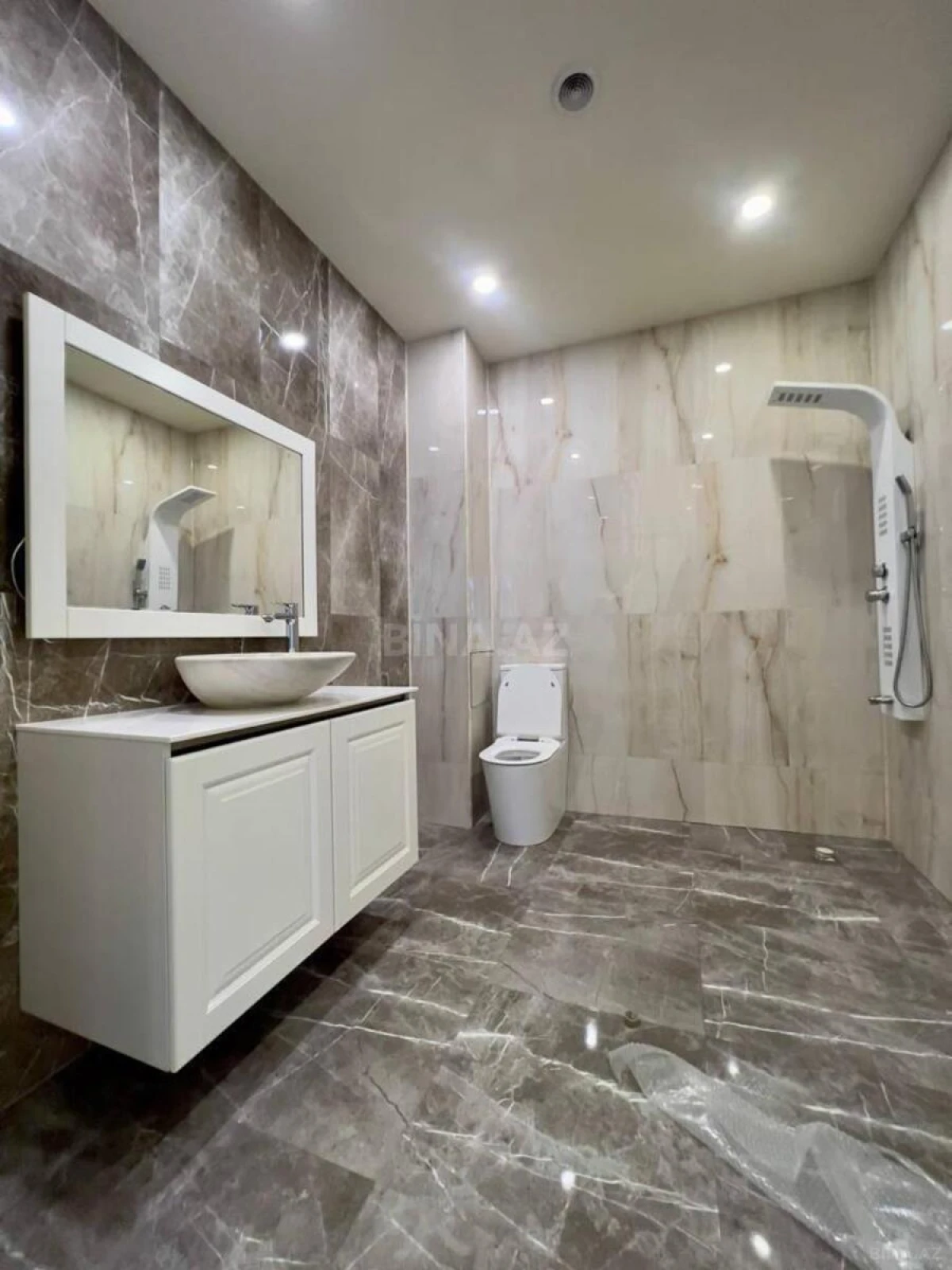 Satılır 6 otaqlı həyət evi 520 m²