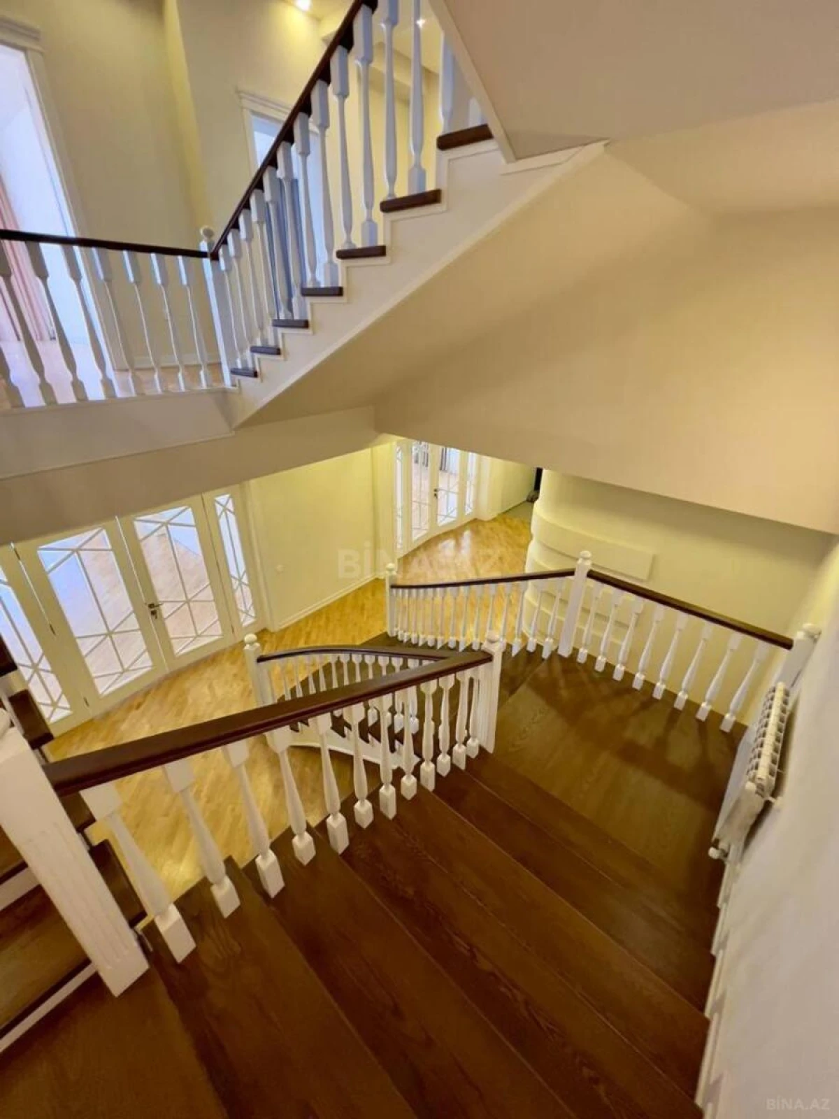 Satılır 6 otaqlı həyət evi 520 m²