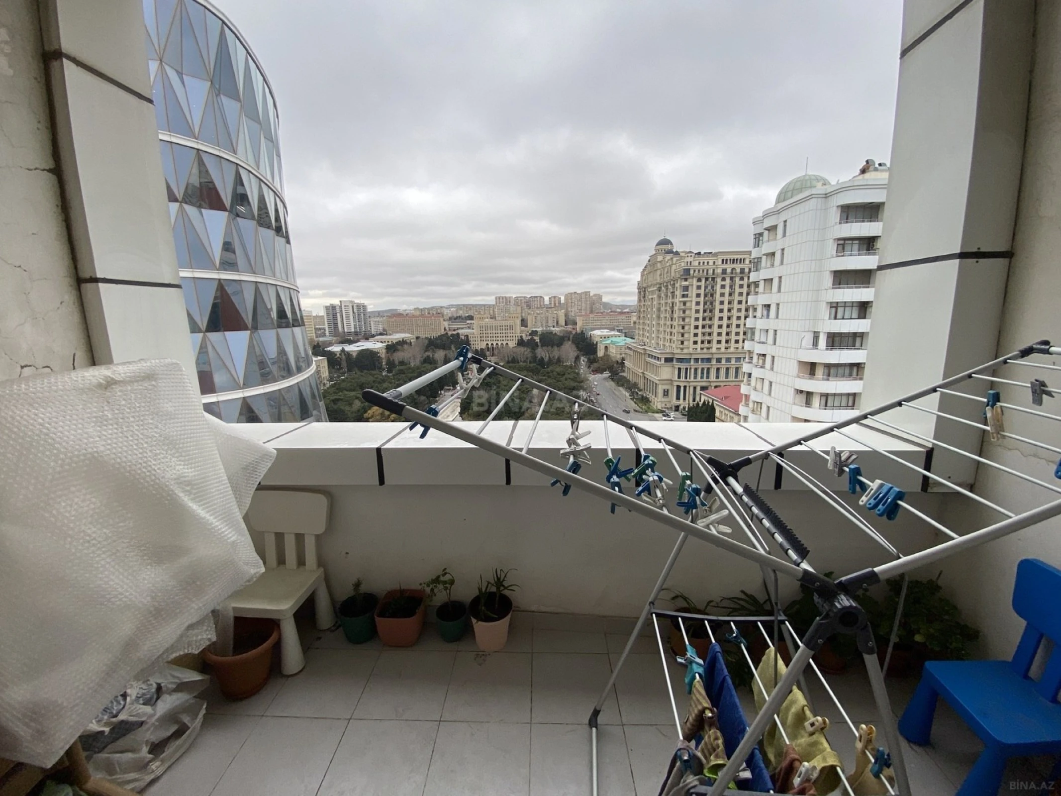 Satılır 3 otaqlı mənzil 147 m²