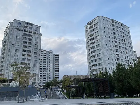 Satılır 3 otaqlı mənzil 147 m²