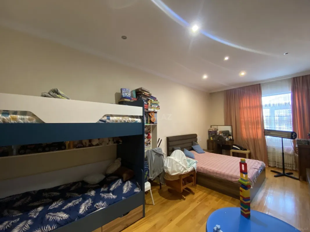 Satılır 3 otaqlı mənzil 147 m²