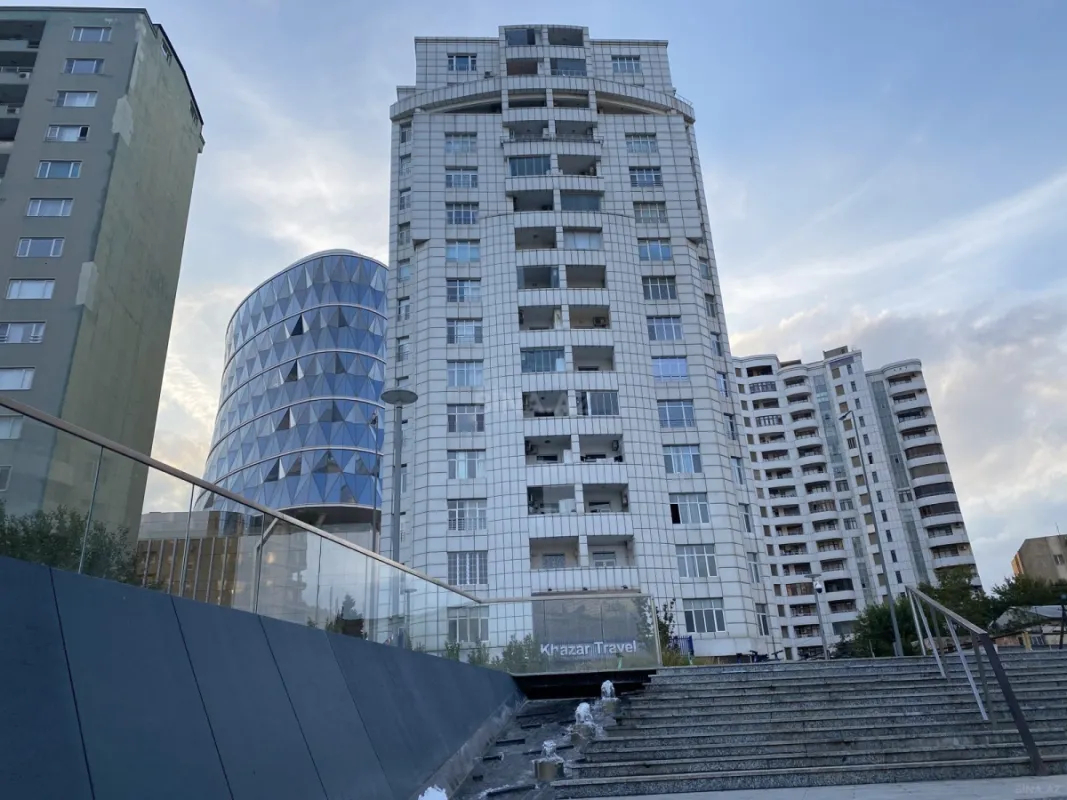 Satılır 3 otaqlı mənzil 147 m²
