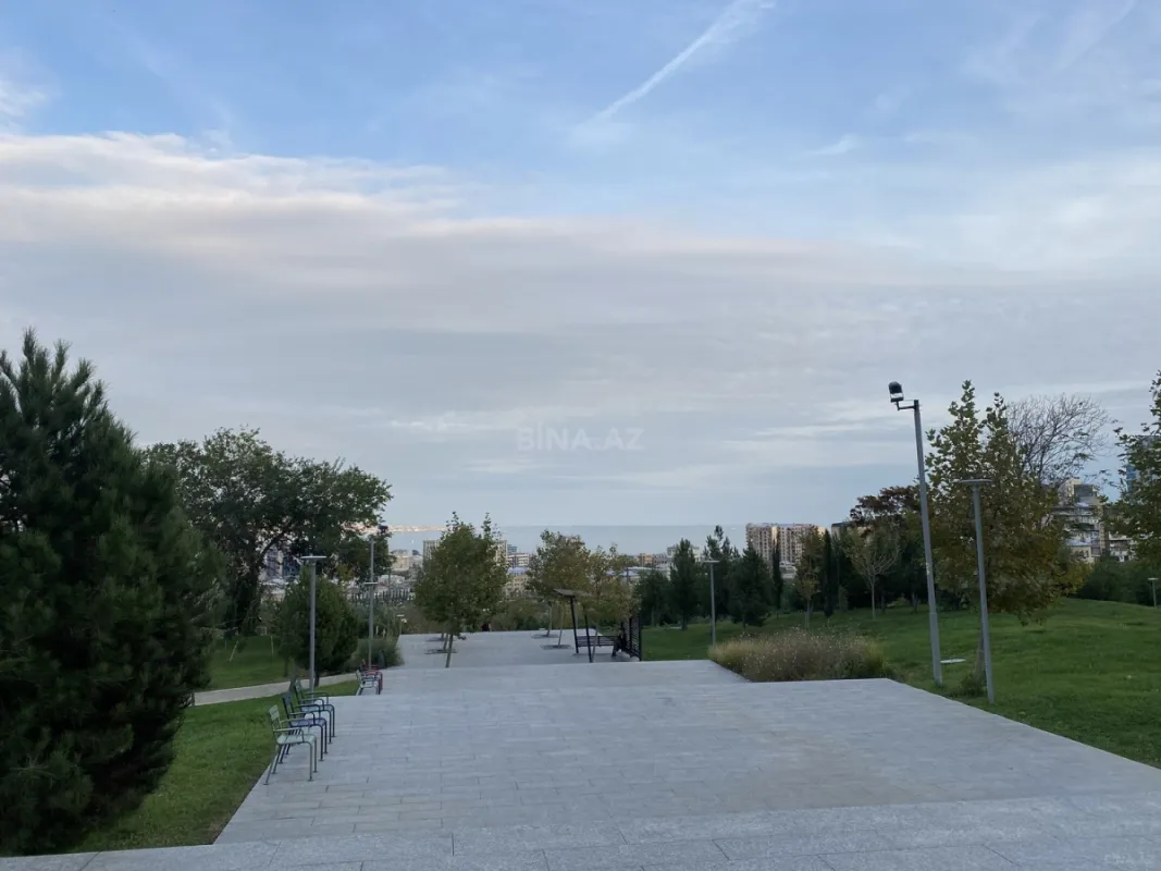 Satılır 3 otaqlı mənzil 147 m²