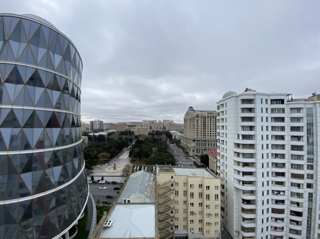 Satılır 3 otaqlı mənzil 147 m²