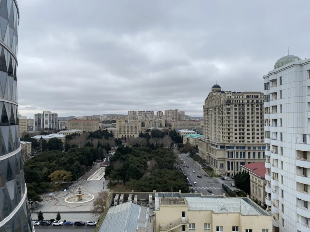 Satılır 3 otaqlı mənzil 147 m²