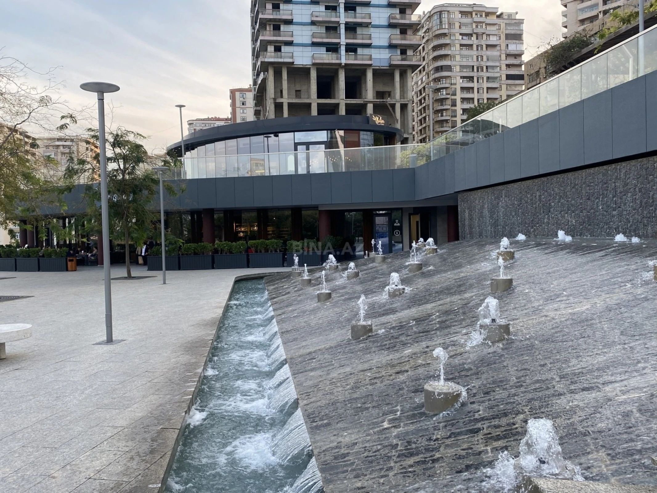 Satılır 3 otaqlı mənzil 147 m²