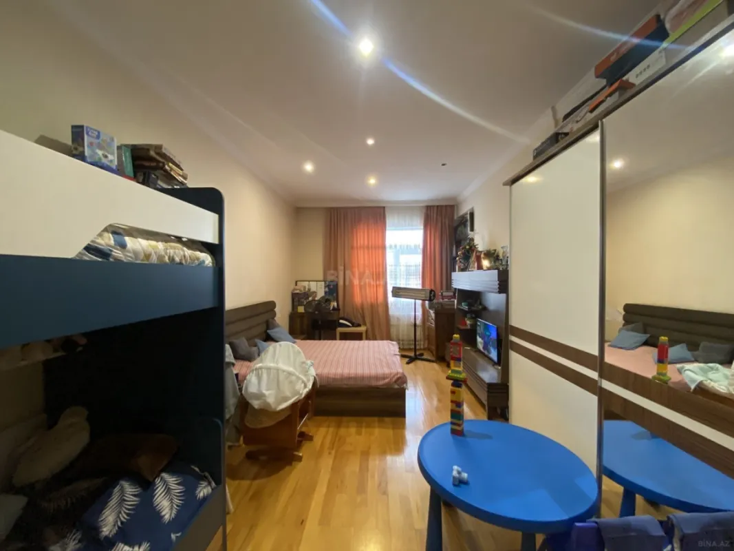 Satılır 3 otaqlı mənzil 147 m²