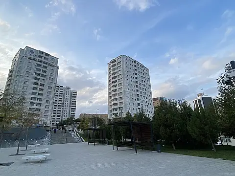 Satılır 3 otaqlı mənzil 147 m²