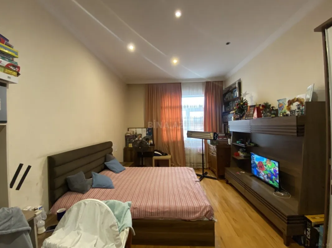Satılır 3 otaqlı mənzil 147 m²