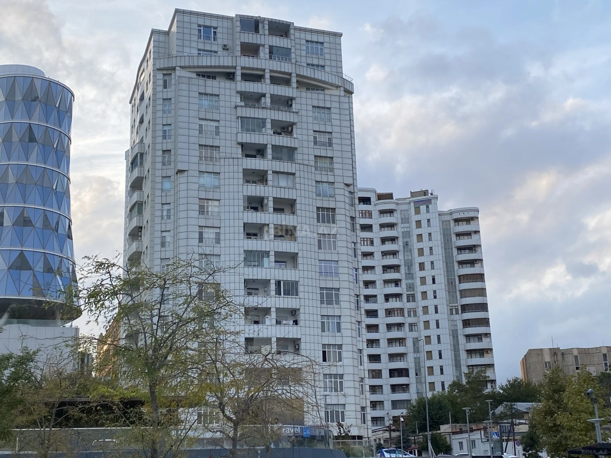 Satılır 3 otaqlı mənzil 147 m²