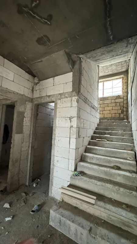 Satılır 7 otaqlı həyət evi 440 m²