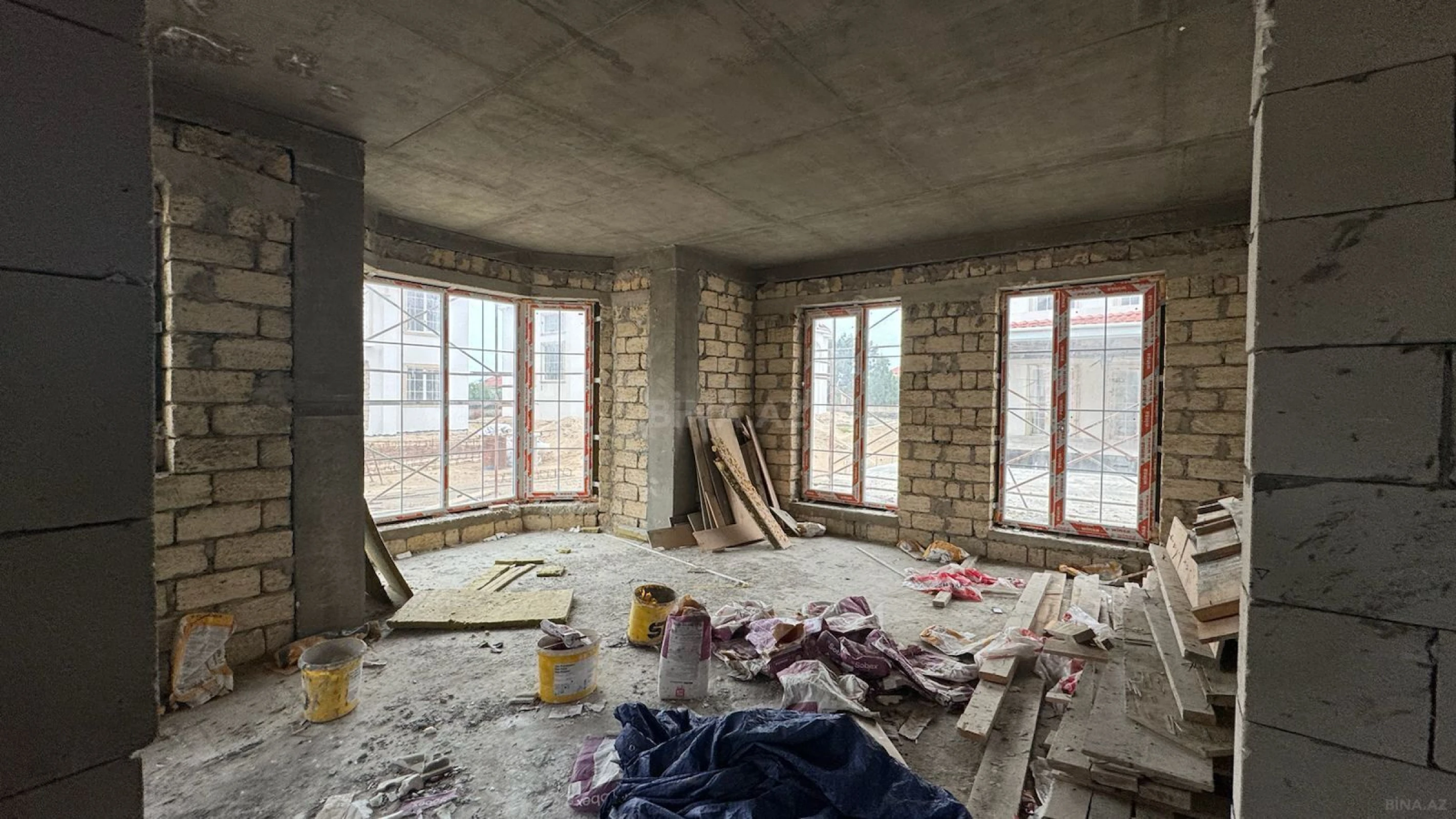 Satılır 7 otaqlı həyət evi 440 m²