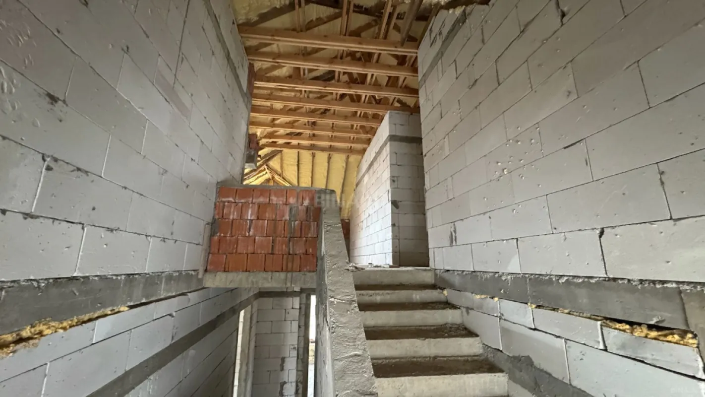 Satılır 7 otaqlı həyət evi 440 m²