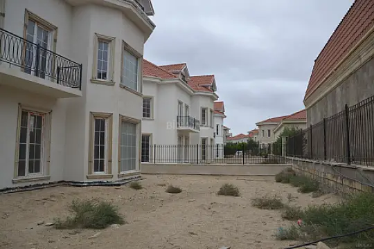 Satılır 7 otaqlı həyət evi 440 m²