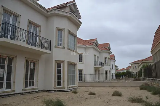 Satılır 7 otaqlı həyət evi 440 m²