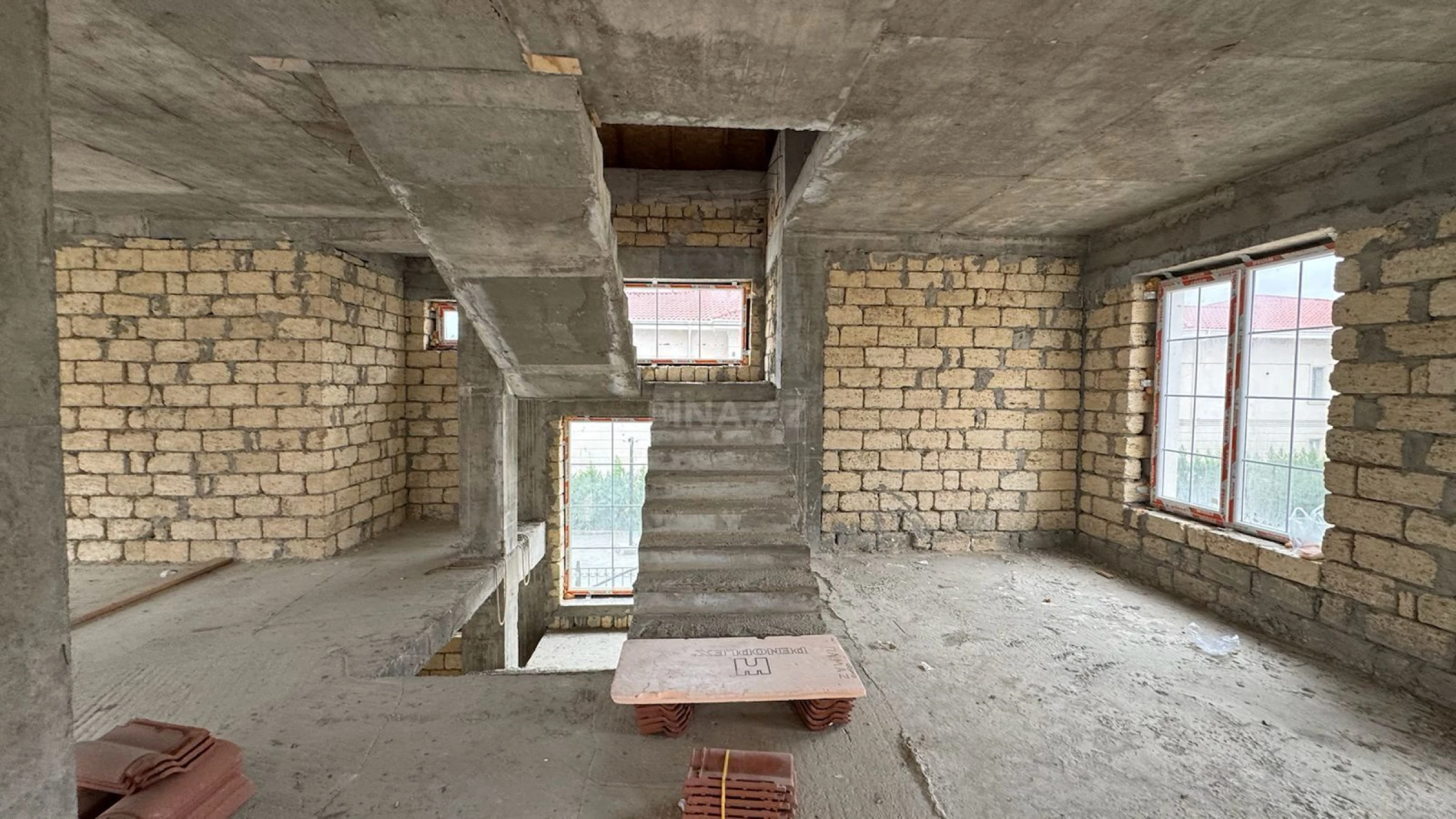 Satılır 7 otaqlı həyət evi 440 m²