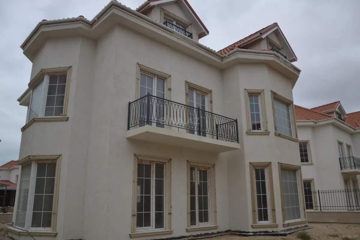Satılır 7 otaqlı həyət evi 440 m²