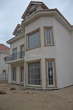 Satılır 7 otaqlı həyət evi 440 m²