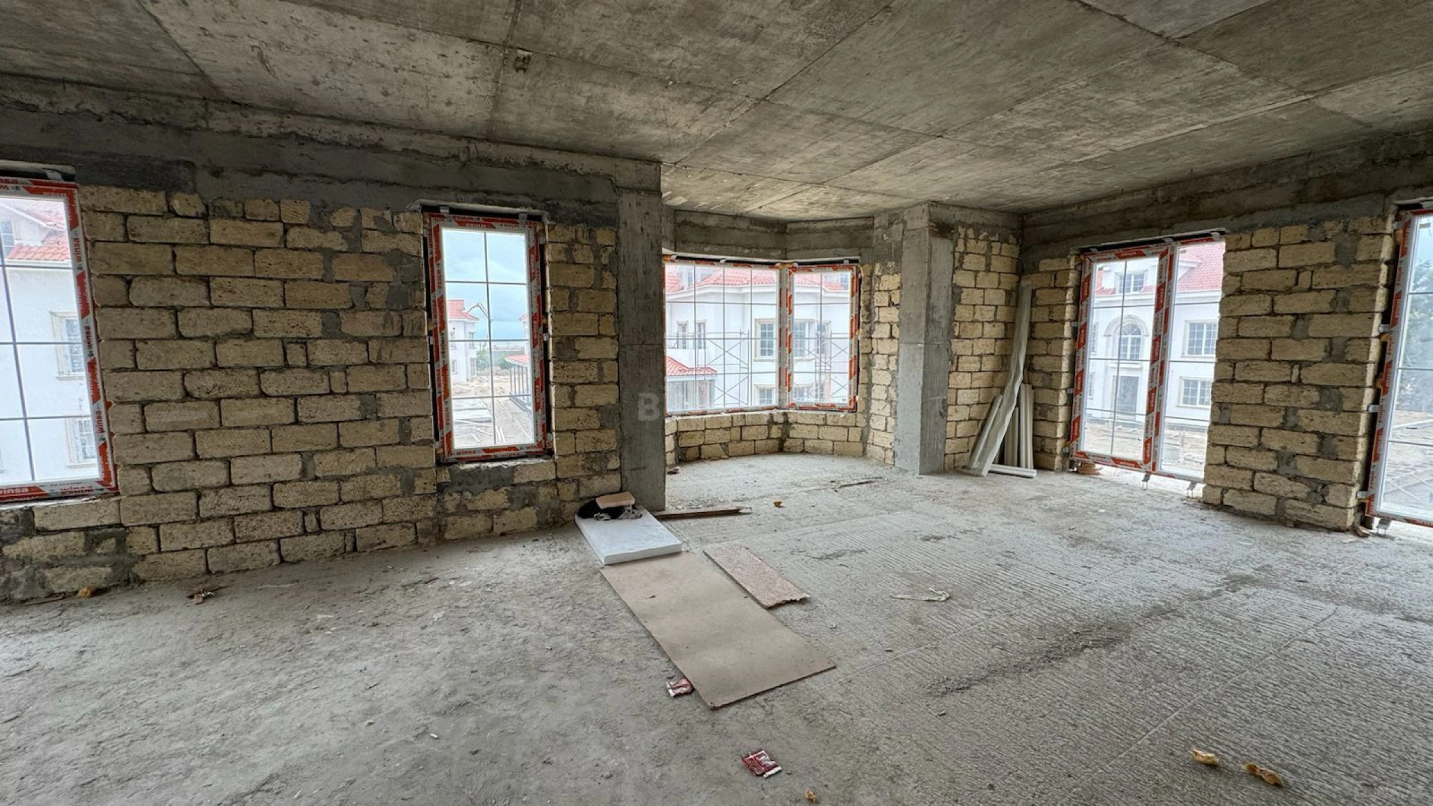 Satılır 7 otaqlı həyət evi 440 m²
