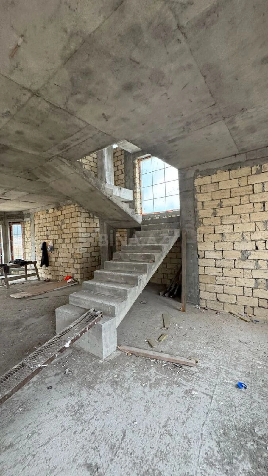 Satılır 7 otaqlı həyət evi 440 m²