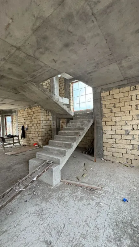 Satılır 7 otaqlı həyət evi 440 m²