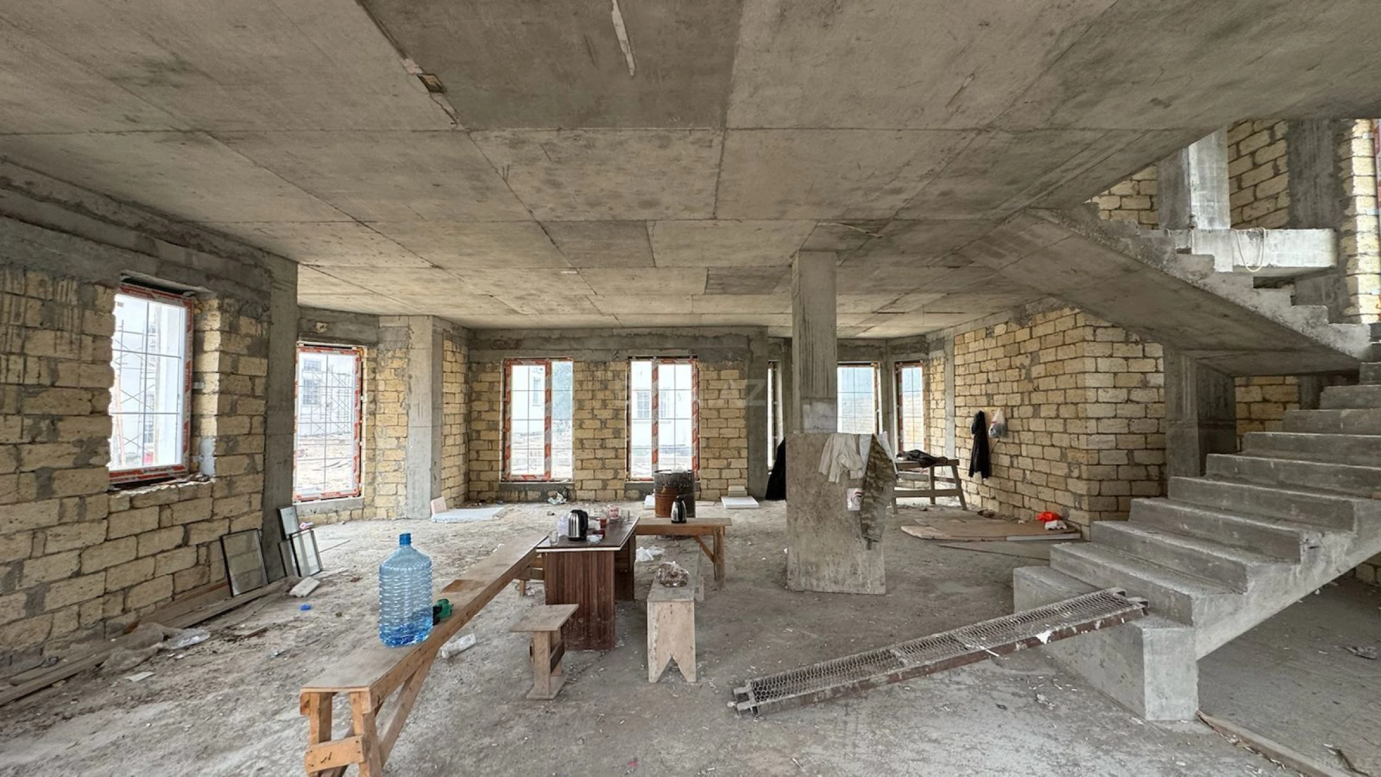 Satılır 7 otaqlı həyət evi 440 m²