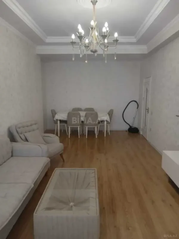Kirayə verilir 2 otaqlı mənzil 102 m²