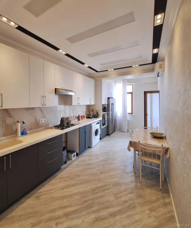Kirayə verilir 3 otaqlı mənzil 122 m²