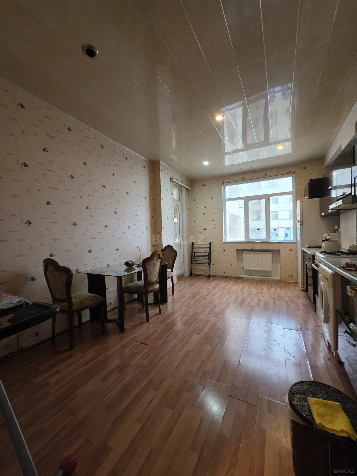 Satılır 2 otaqlı mənzil 93 m²