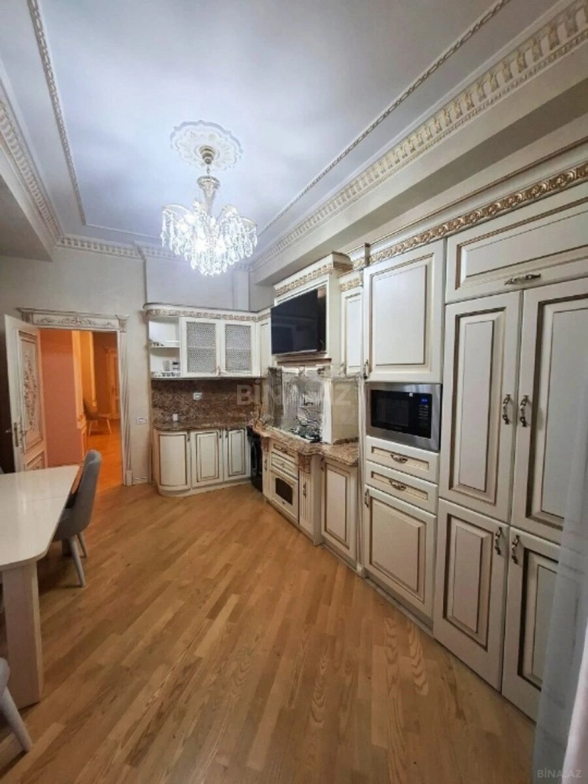 Satılır 3 otaqlı mənzil 166 m²