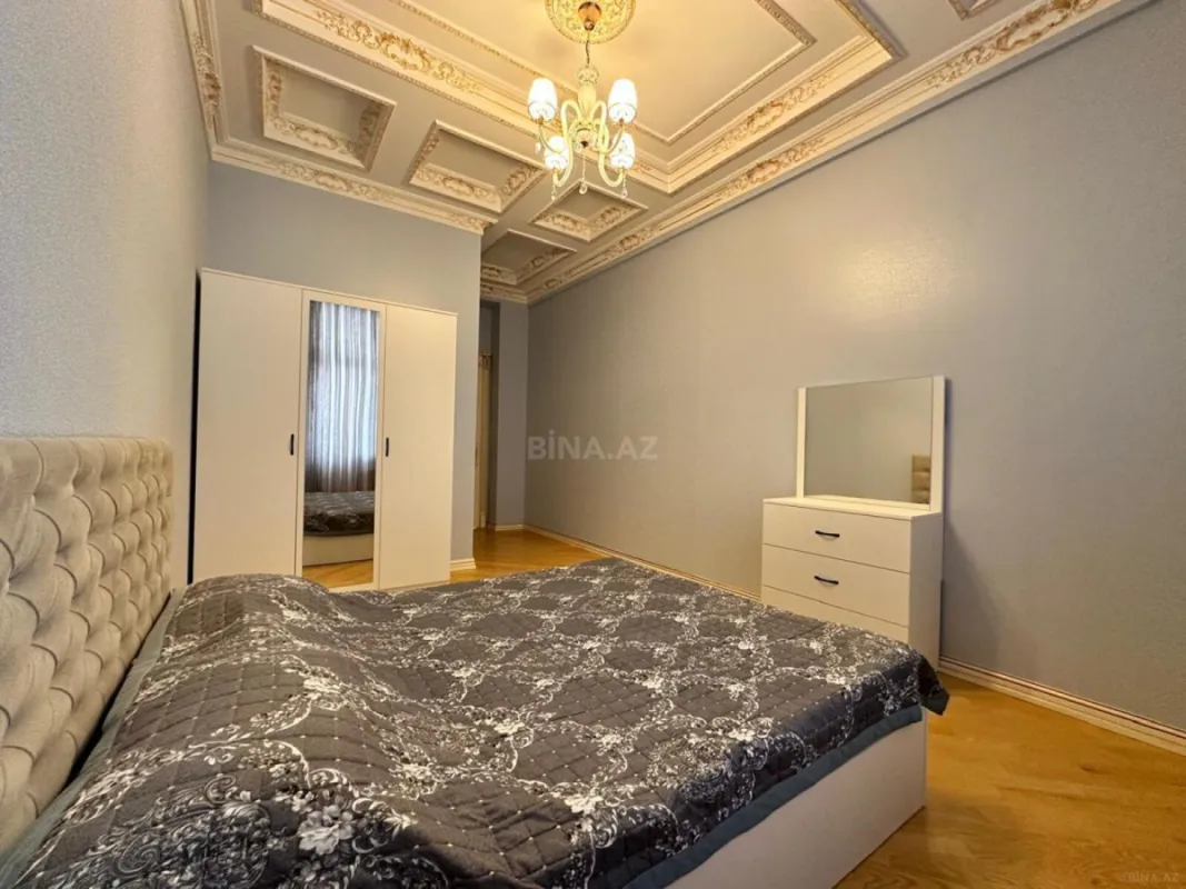 Satılır 3 otaqlı mənzil 166 m²
