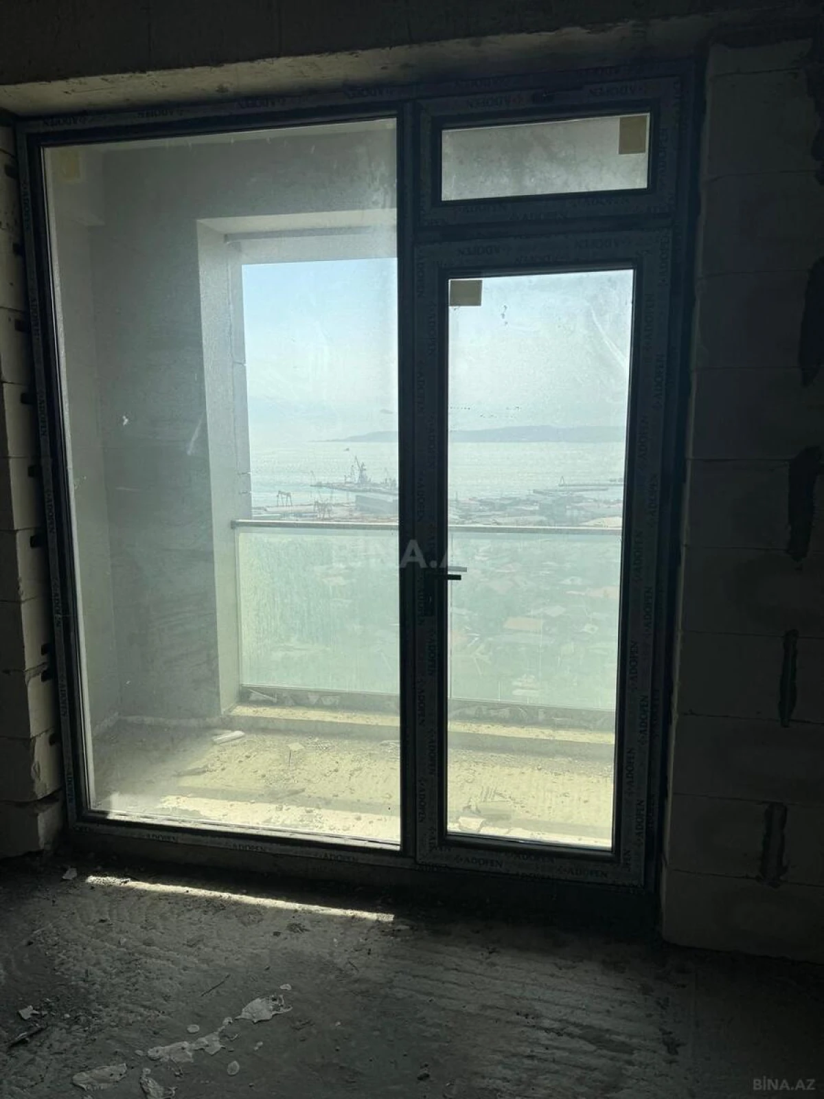 Satılır 2 otaqlı mənzil 108 m²