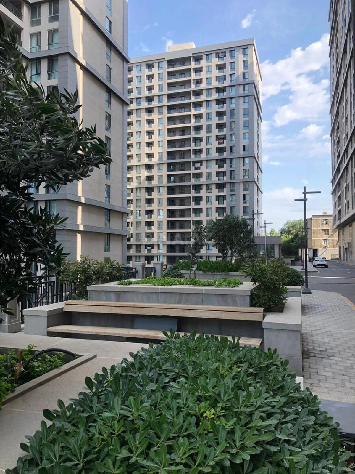 Satılır 2 otaqlı mənzil 98.4 m²