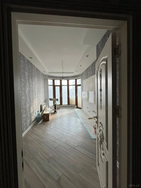 Satılır 3 otaqlı mənzil 156 m²
