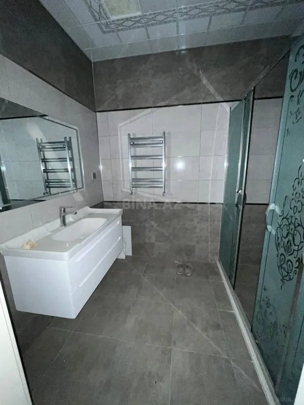 Satılır 3 otaqlı mənzil 156 m²