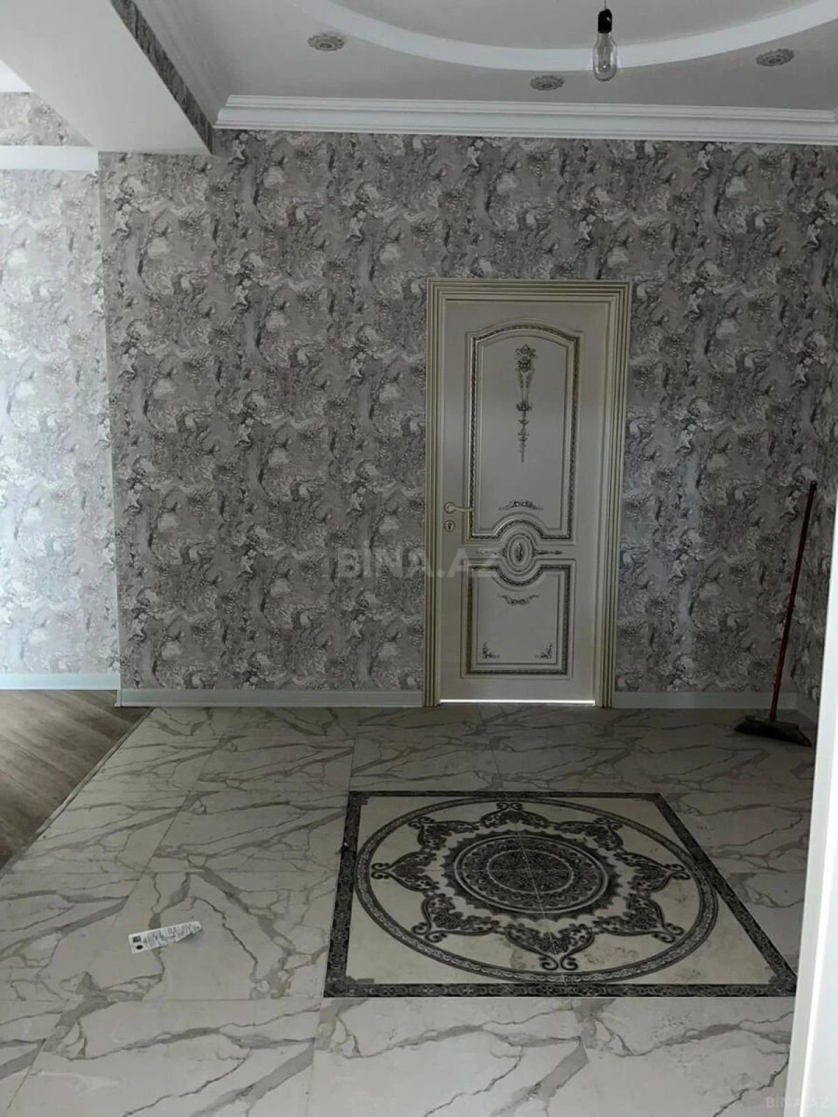 Satılır 3 otaqlı mənzil 156 m²