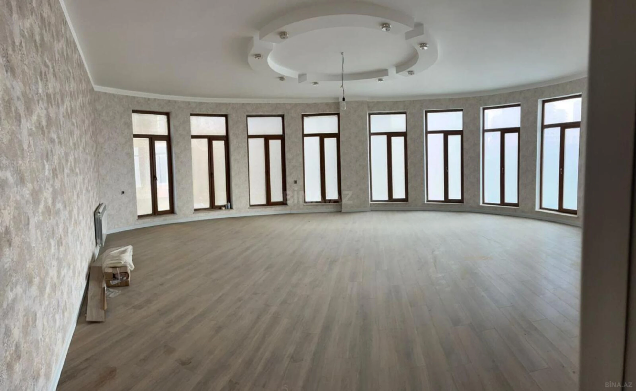 Satılır 3 otaqlı mənzil 156 m²