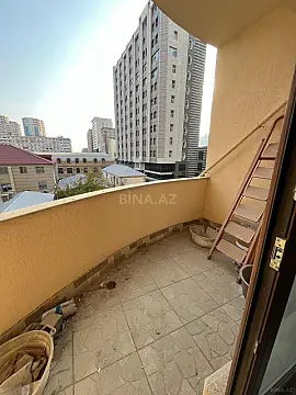 Satılır 3 otaqlı mənzil 156 m²